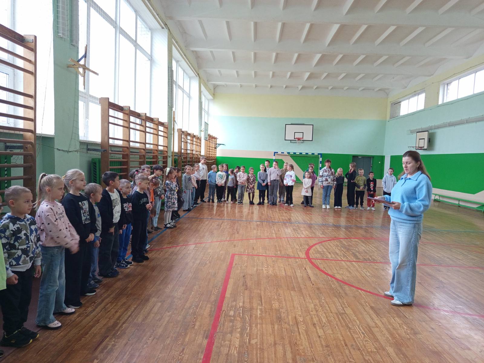 Первый день школьного лагеря «Непоседы»